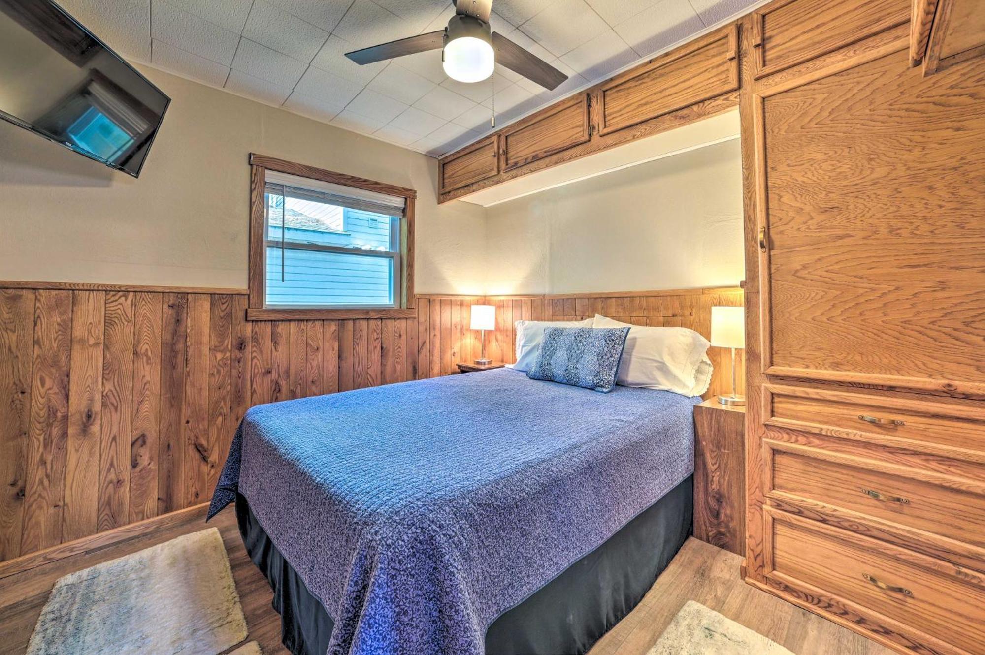 East Tawas Lakefront Getaway With Kayaks And Deck ภายนอก รูปภาพ