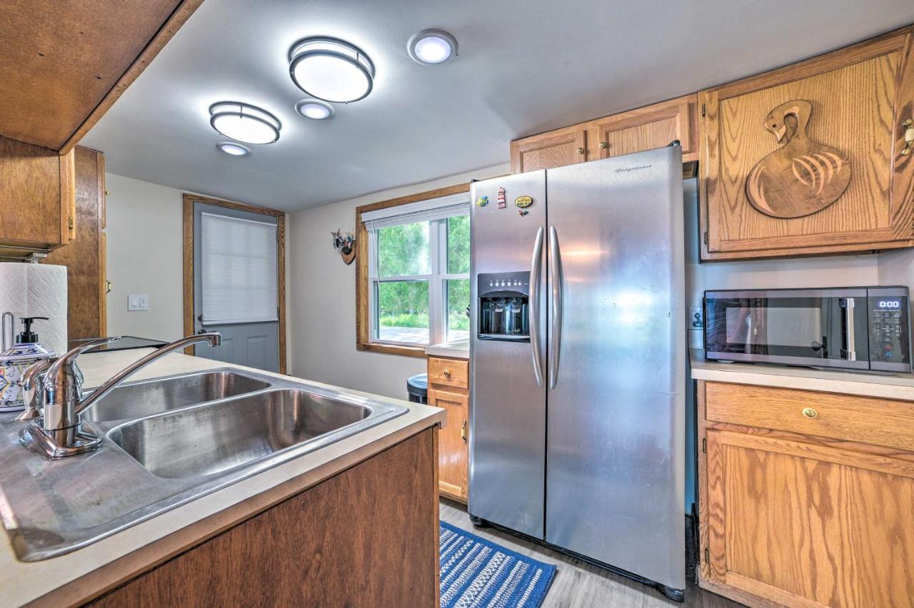 East Tawas Lakefront Getaway With Kayaks And Deck ภายนอก รูปภาพ